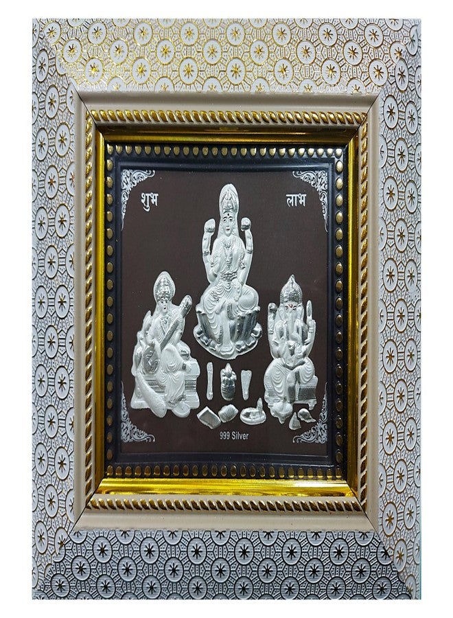 ARTSMINE إطار ARTSMINE من الفضة عيار 999 يضم صورًا ثلاثية لغانيش ولاكشمي وساراسواتي | هدية مثالية لغرفة الصلاة، وحفلات الزفاف، والمناسبات الرسمية | 22 × 20 سم (طول × ارتفاع) | شهادة نقاء وقيمة إعادة بيع - Image 1